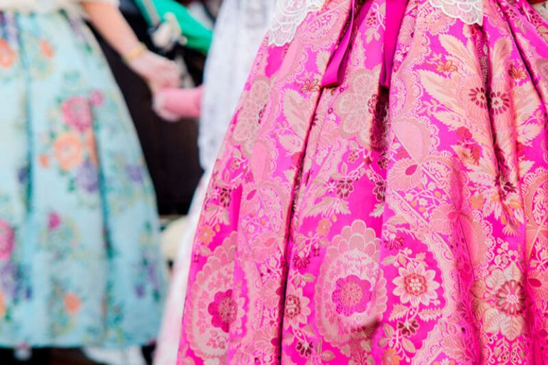 Limpieza de trajes de fallera e indumentaria valenciana